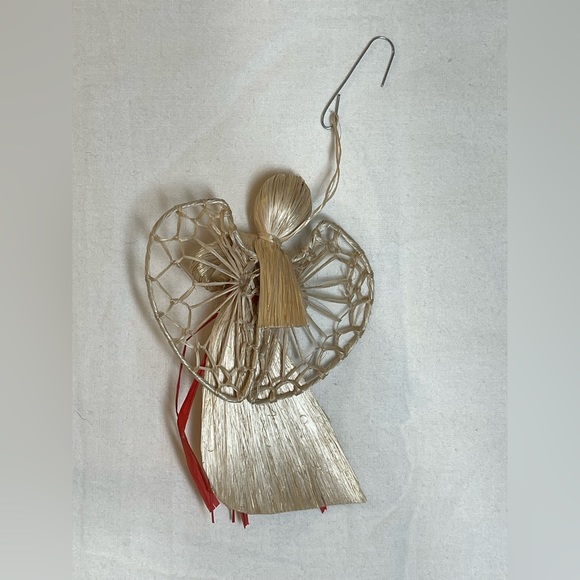 Straw angel ornament. Approx 4” length 3” width 
Previously owned. EUC - Picture 3 of 5